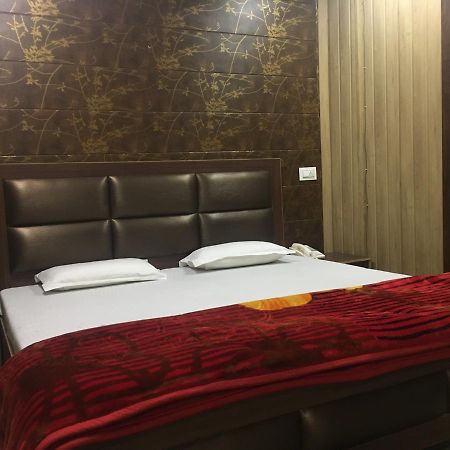 Oyo 12976 Hotel New Fiza Джаму Екстериор снимка